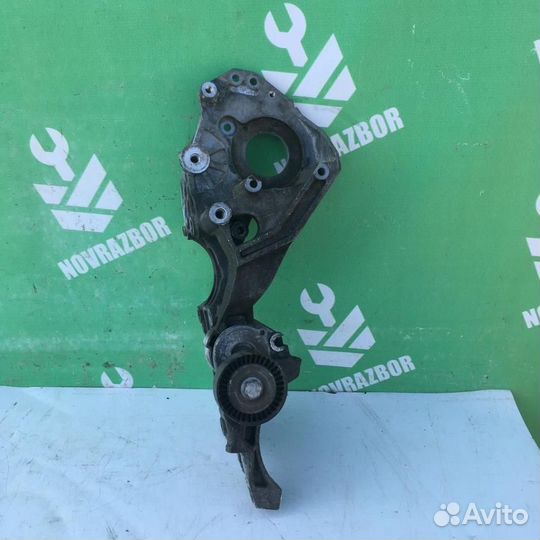 Кронштейн генератора Фольксваген Пассат Б6