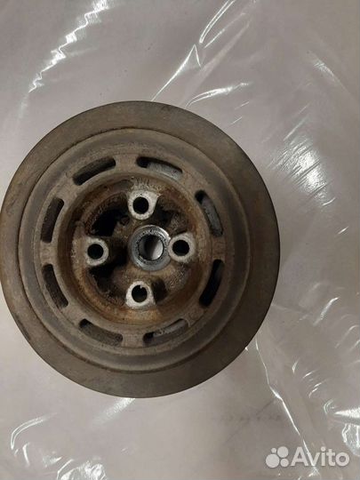 Демпфер шкив коленвала 037105243А фольцванен пасса