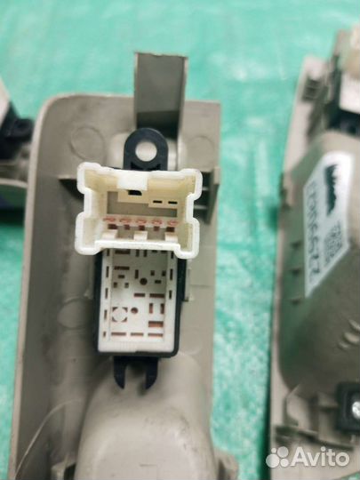 Кнопка стеклоподъемника Nissan March K12