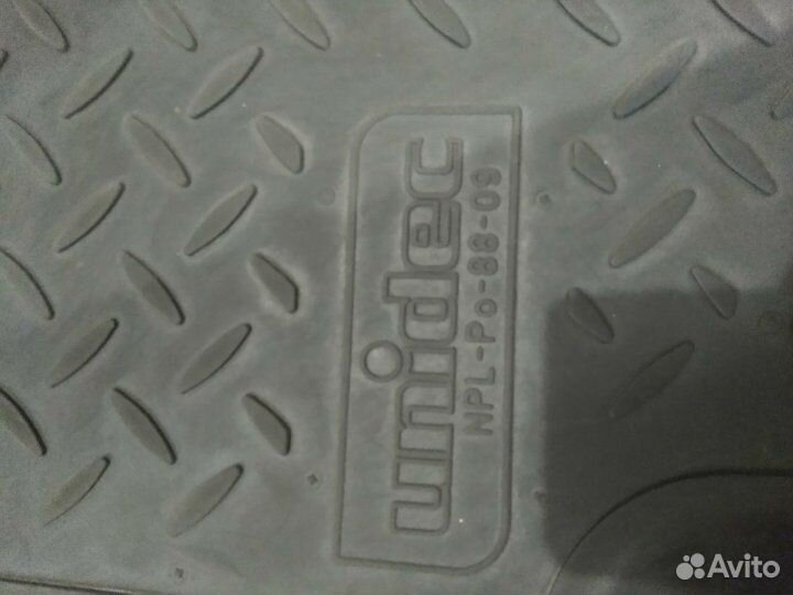 Автомобильные резиновые коврики
