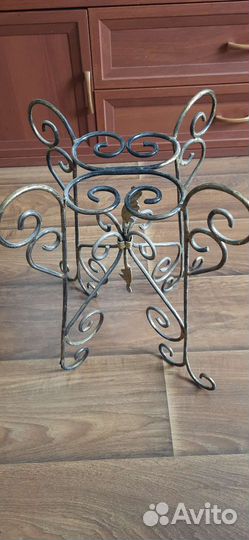Кованная подставка для цветов