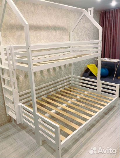 Детская кровать с лестницей