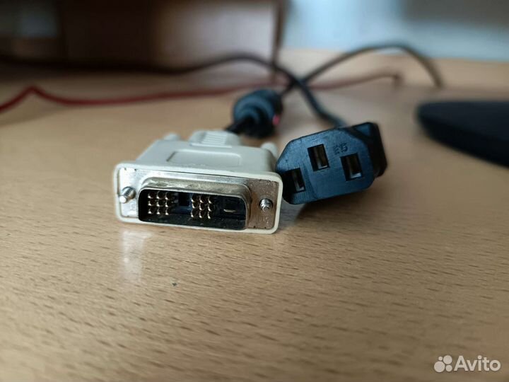 Монитор LG flatron е2210