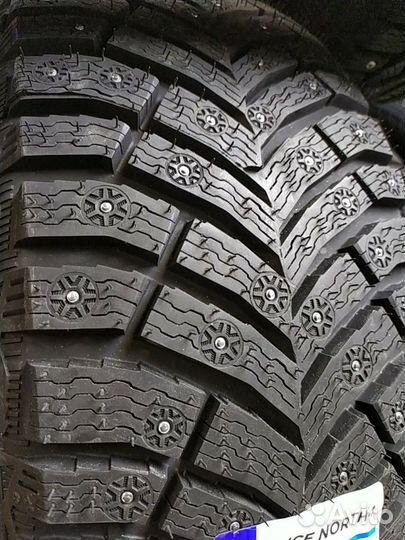 Michelin X-Ice North 4 215/65 R16