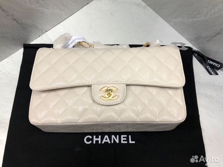 Сумка белая икра Chanel Medium Classic