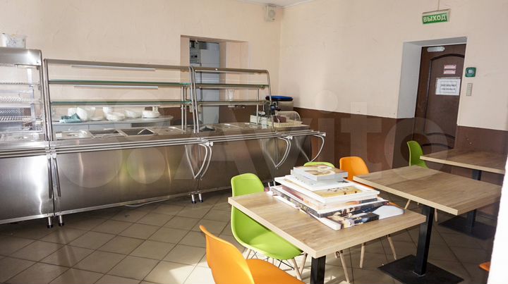 Общепит в бизнес-центре на 1-м этаже 72 кв.м