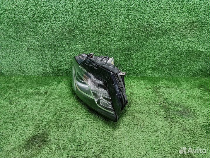 Фара правая BI-xenon Audi Q5 8R