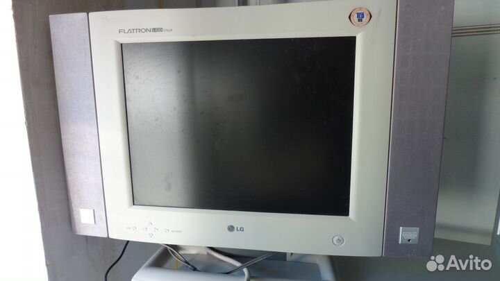 Монитор LG Flatron LCD 575LM