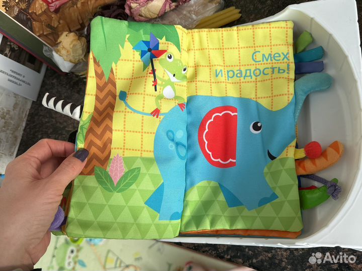 Тактильная книжка-игрушка Fisher-price