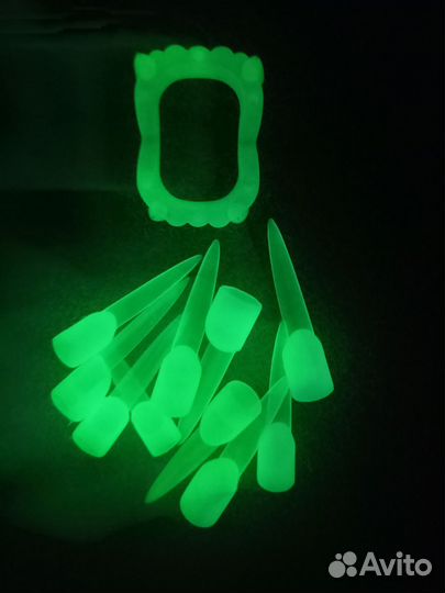 Накладные ногти и зубы