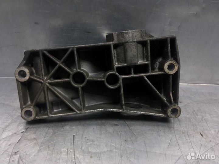 Кронштейн генератора Volkswagen Golf Iii/Vento