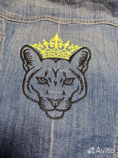 Вышивка на одежде логотипов