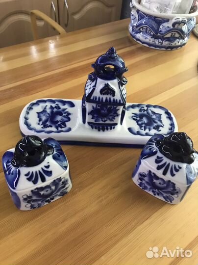 Солонка и перечница на подставке. Гжель. б/у