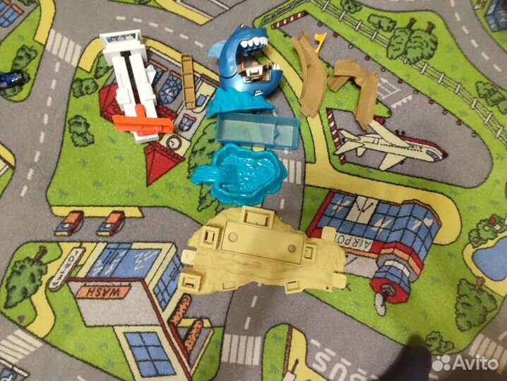 Станция от HotWhels с акулой