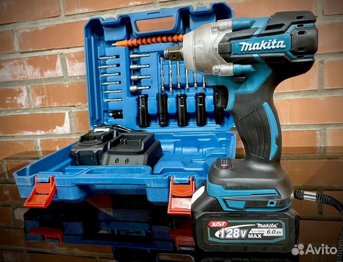 Гайковерт аккумуляторный Makita с набором