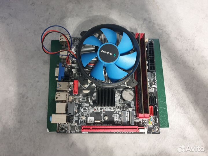 Материнская плата с процессором и памятью