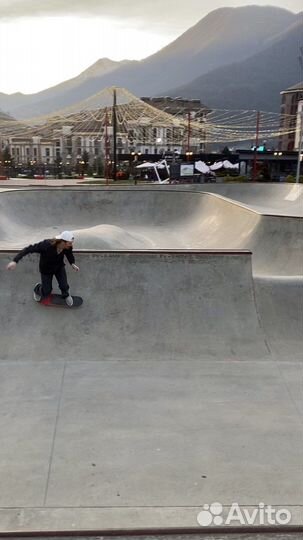 Инструктор по скейтборду