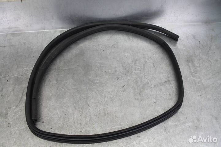 Уплотнитель кузова задней левой двери Nissan Qash