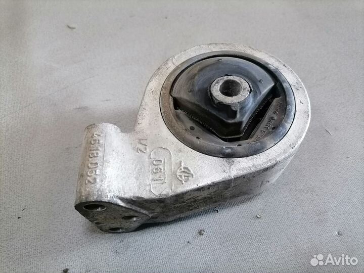 Опора двигателя 1.8 Mitsubishi Carisma (DA) 2000