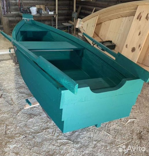 Лодка деревянная