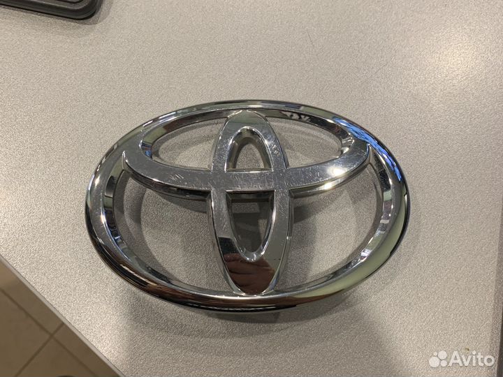 Эмблема Toyota