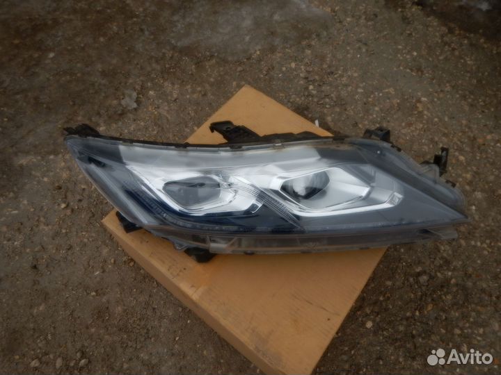 Фара правая LED Mitsubishi Eclipse Cross