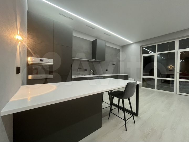 2-к. квартира, 65 м², 4/17 эт.