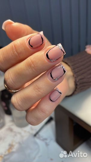 Модель на маникюр