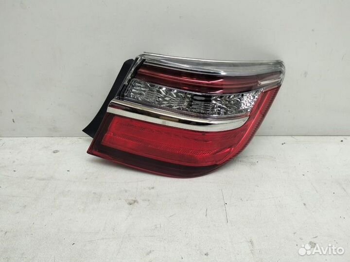 Фонарь наружный задний правый Toyota Camry V55
