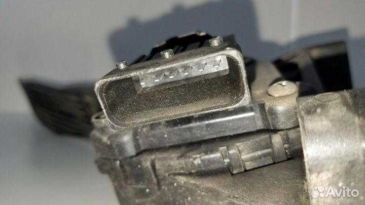 Педаль газа электронная Opel Astra H L69 Z16XER