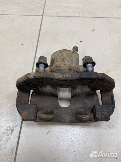 Суппорт передний правый Ford Focus