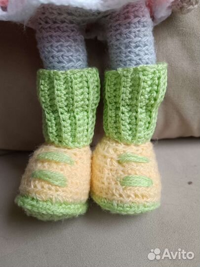 Вязаная кукла ручной работы