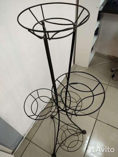 Подставка для цветов напольная металлическая
