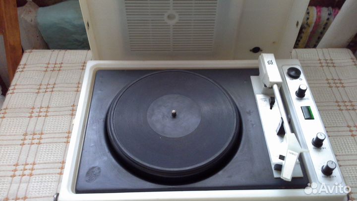 Проигрыватель винила СССР
