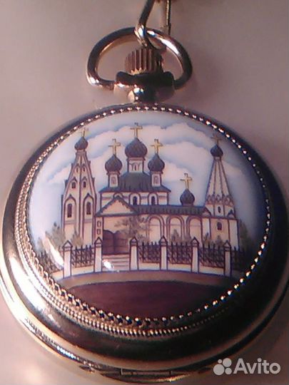 Корпус,ручная роспись по эмали, с цепочкой