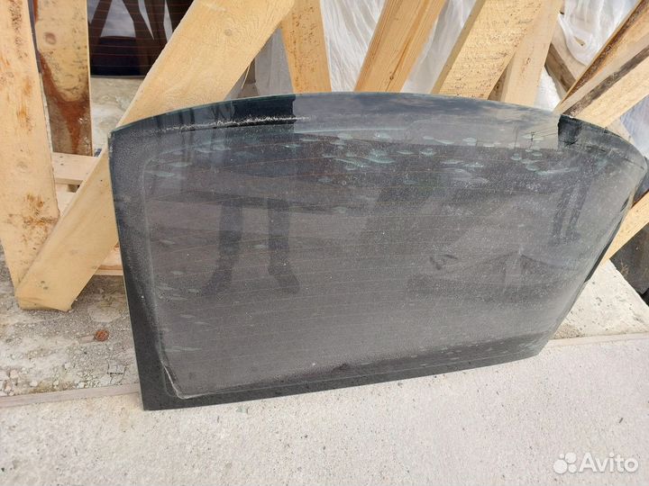 Стекло заднее Volkswagen Polo