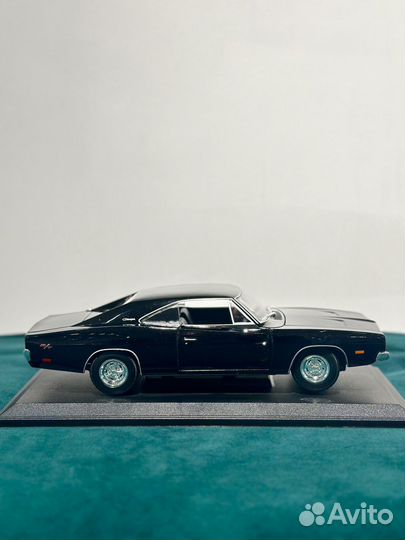 Коллекционная машинка 1:18 Dodge Charger R/T 1969г