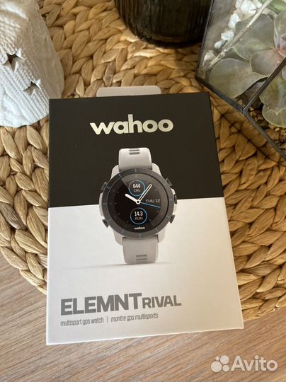 Смарт часы wahoo elmnt rival
