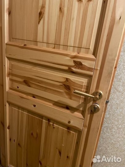 Дверь из массива дерева