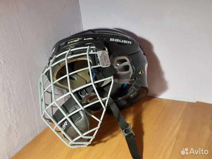 Шлем для хоккея