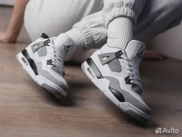 Nike Air Jordan 4 Retro 