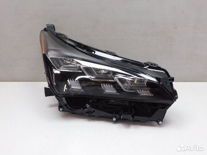 Фара правая Lexus NX200/NX200t/NX300/NX300h