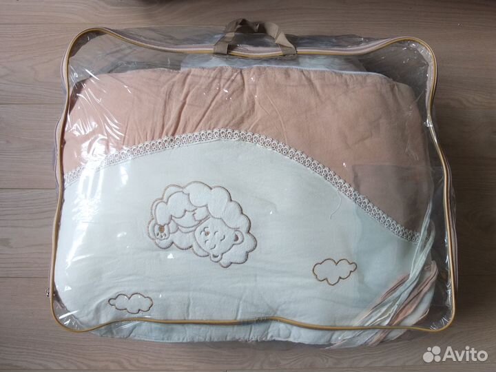 Комплект бортиков и постельное белье