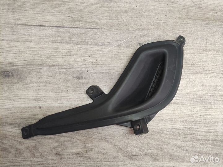 Заглушка бампера левая Hyundai Solaris 1