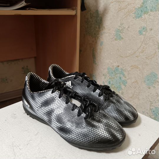 Футбольные бутсы