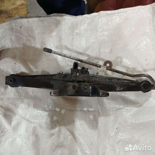 Домкрат Фольксваген Гольф 4