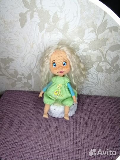 Вязаная кукла ручной работы