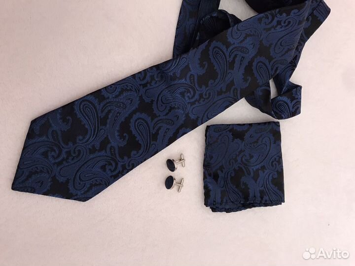 Галстук деловой,запонки,паше набор мужской новый