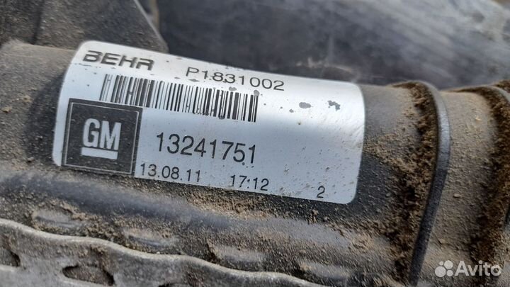 Радиатор интеркулера 13241751 Опель Insignia