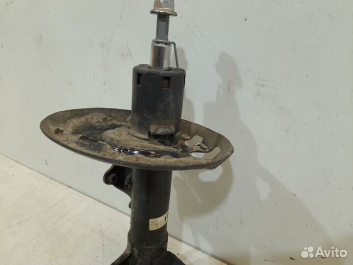 Амортизатор передний правый Toyota Camry V70